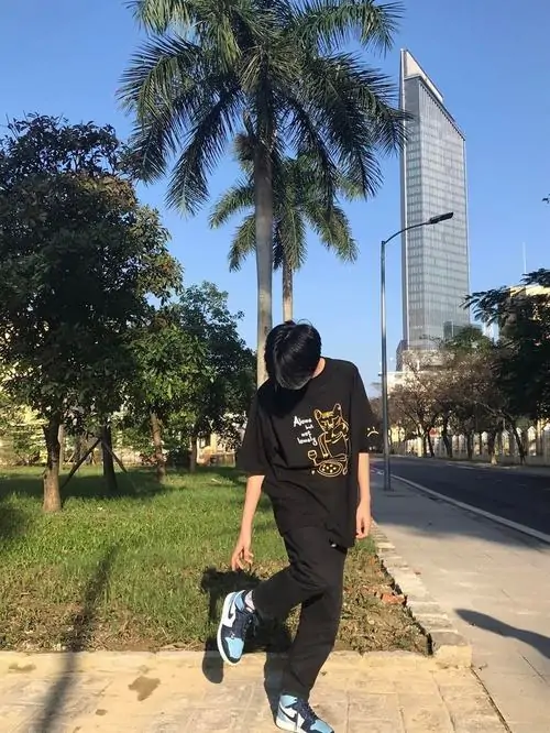 Kho anh trai dep 2k8 thu hut nguoi xem boi vibe tre trung goc chup ngau nhe va outfit hoc sinh hop mat 5