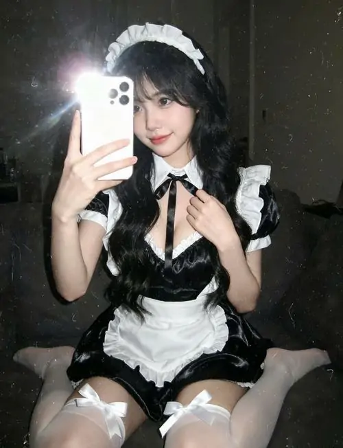 Loat Anh thieu nu dien do hau phong voi bang do cai toc tat dui va anh nhin e ap 3