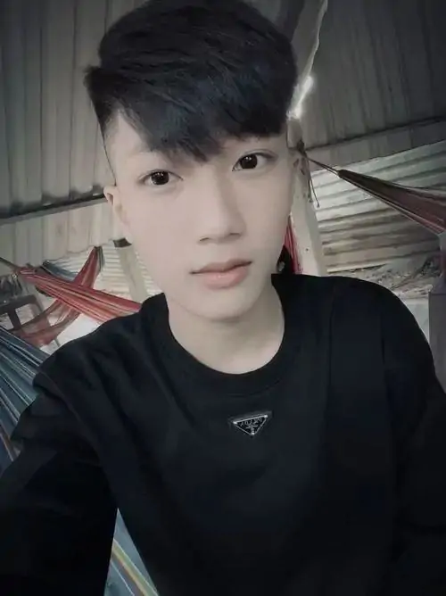 Nam sinh 2k11 voi visual trong treo outfit gon gang va bieu cam tu nhien khien anh them gan gui 10