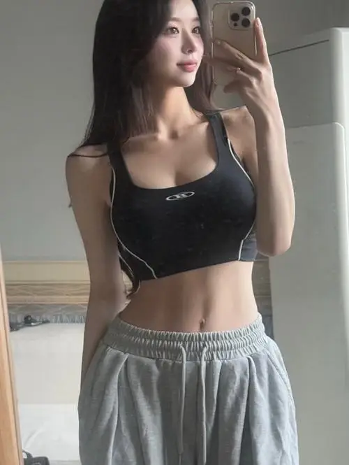 Ngam Anh gai xinh dang dep voi gu phoi do cuon hut dang chuan khong can chinh 15