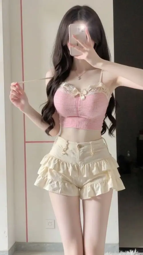 Ngam Anh gai xinh dang dep voi gu phoi do cuon hut dang chuan khong can chinh 7
