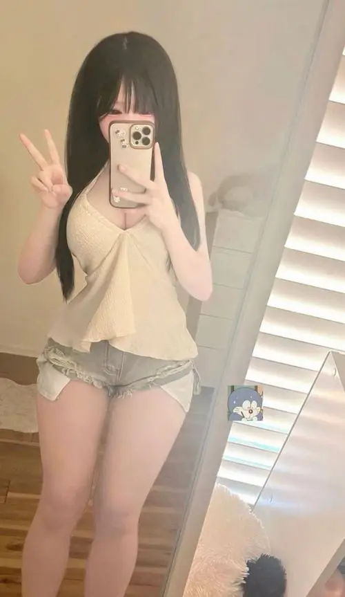 Ngam Anh gai xinh dang dep voi gu phoi do cuon hut dang chuan khong can chinh 9