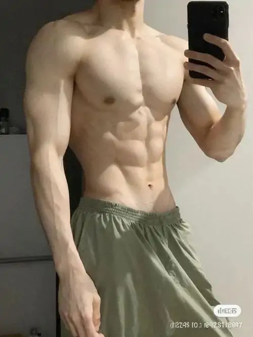 Ngam Anh trai 6 mui bung ngoai bai bien da ram nang ranh bung sau va than thai nam than 2