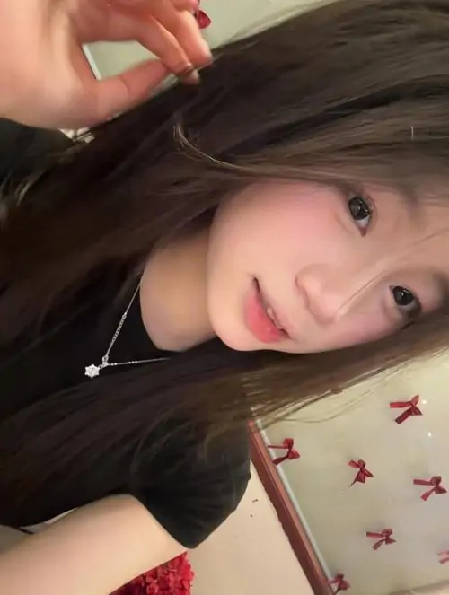 Ngam anh gai xinh cute keo ngot voi vay hoa nhi phu kien toc va boi canh cong vien 8