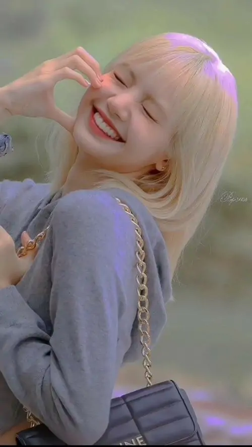 Ngam anh gai xinh nhat the gioi khien phai manh me man boi than thai tu tin va nu cuoi rang ro 1