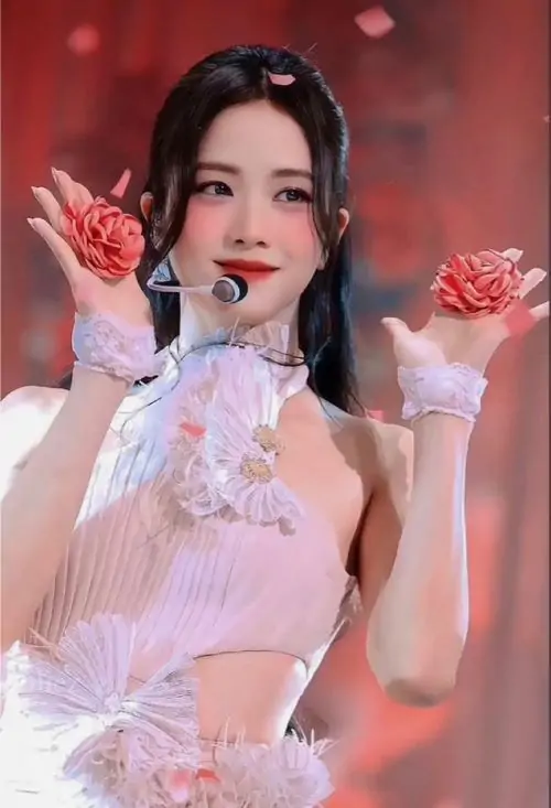 Ngam anh gai xinh nhat the gioi khien phai manh me man boi than thai tu tin va nu cuoi rang ro 6
