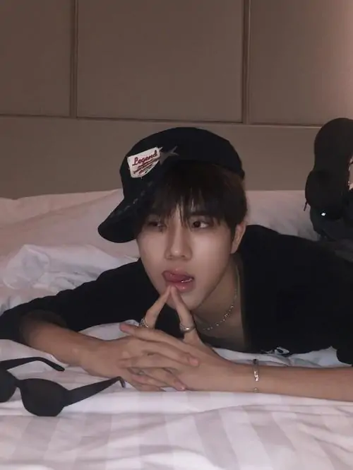 Ngam anh trai dep 2k5 visual sang phong cach co gu va than thai nam tinh nhe 10