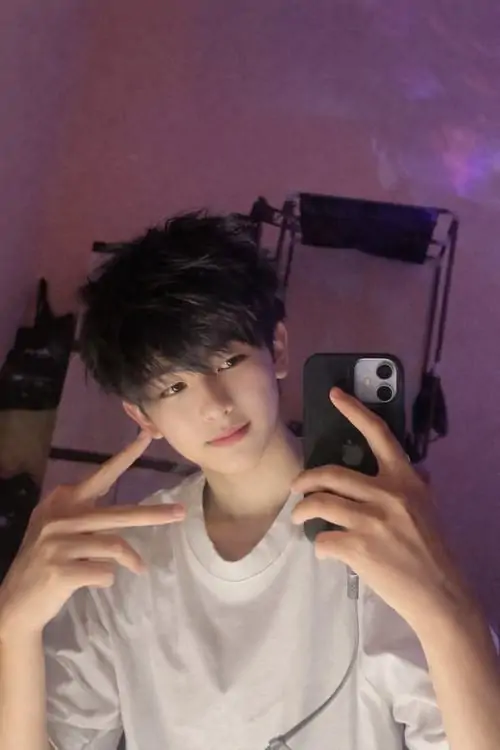 Ngam anh trai dep 2k5 visual sang phong cach co gu va than thai nam tinh nhe 6
