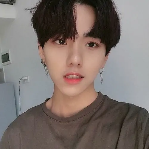 Ngam nhin trai Viet Nam 14 tuoi so huu khuon mat sang sua va phong thai tu tin 3
