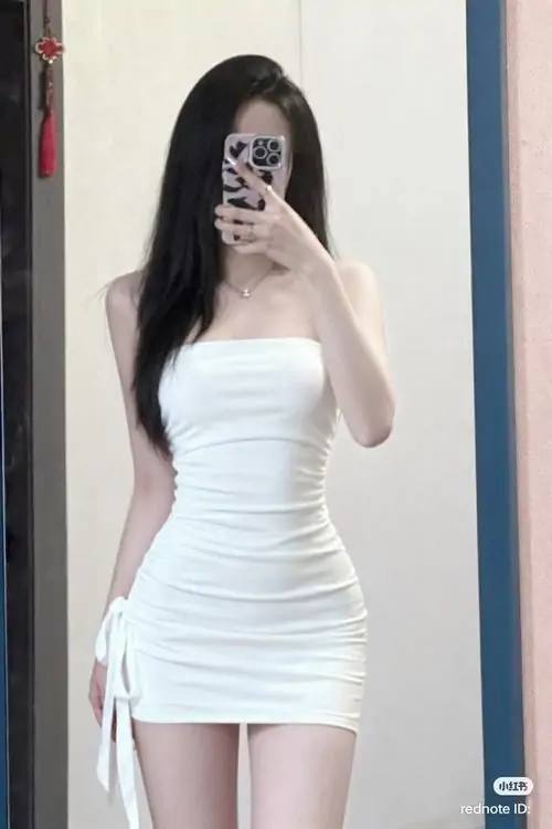 Tai Anh gai xinh chup dang dep me mat voi vong eo thon chan dai va than thai ngut ngan 12