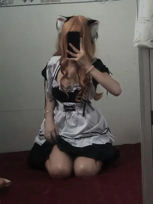 Tai Anh hau gai phong cach Lolita co dien voi tap de vien ren va dang ve thanh tu 10