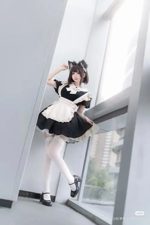 Tai Anh hau gai phong cach Lolita co dien voi tap de vien ren va dang ve thanh tu 4