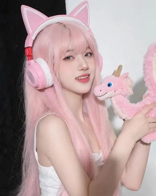 Tai Anh my nu trang phuc pinky khien nguoi xem me man boi lan da trang hong va mat cuoi 2