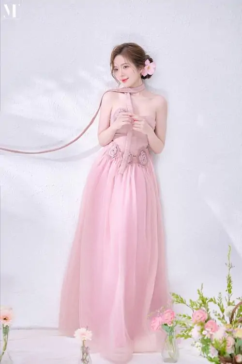 Tai Anh my nu trang phuc pinky khien nguoi xem me man boi lan da trang hong va mat cuoi 5
