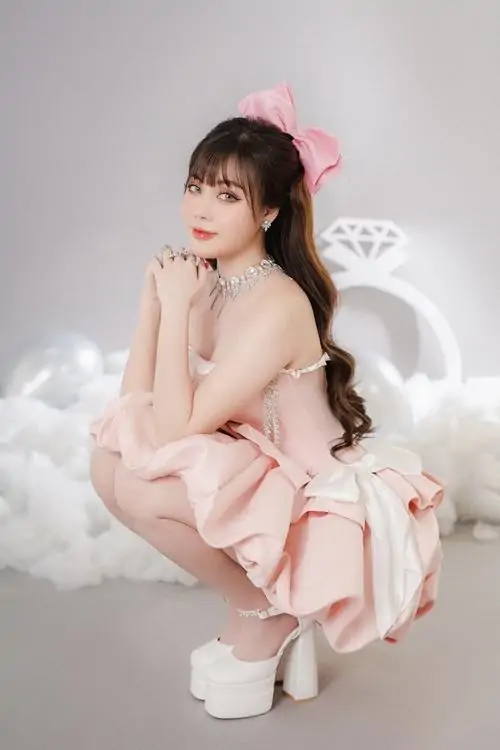 Tai Anh my nu trang phuc pinky khien nguoi xem me man boi lan da trang hong va mat cuoi 8