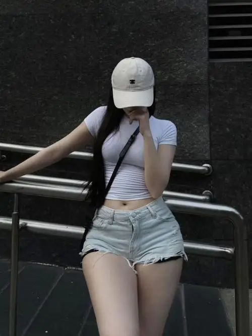 Tai Anh nguoi dep dang thon khoe eo con kien doi chan dai va goc chup than thanh 1