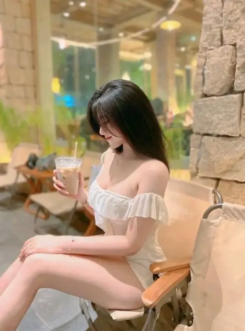 Tai Anh nguoi dep dang thon khoe eo con kien doi chan dai va goc chup than thanh 14