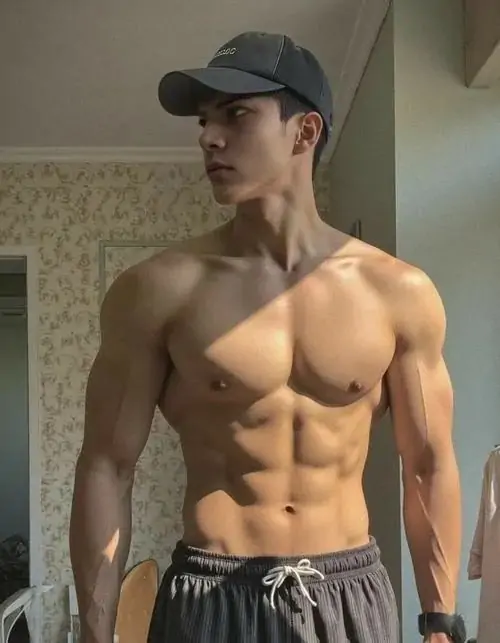 Tai Anh trai dep the hinh tai phong gym co bung doi xung bap tay cuon cuon va than thai manh me 10