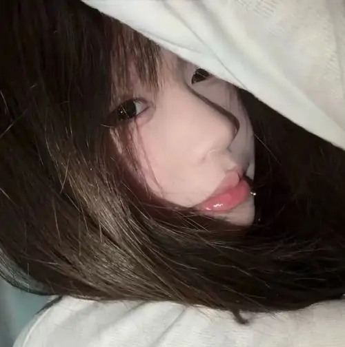 Tai anh gai xinh cute lam hinh nen dien thoai tong mau sang am va than thai nang tho 2