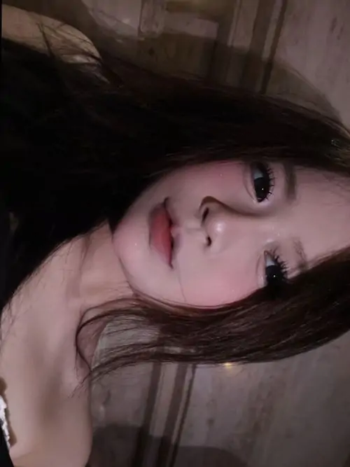 Tai anh gai xinh cute lam hinh nen dien thoai tong mau sang am va than thai nang tho 7