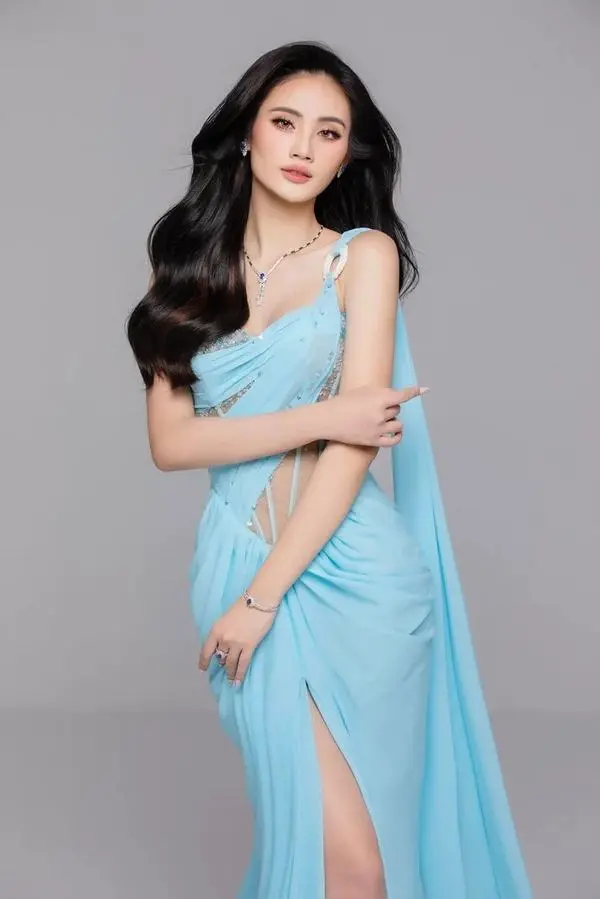 Tong hop anh Hoa hau Y Nhi mac bikini ro net thanh lich 3