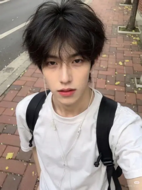 Tong hop anh trai dep 2k5 noi bat nho goc nghieng dep outfit gon va than thai tu tin 10
