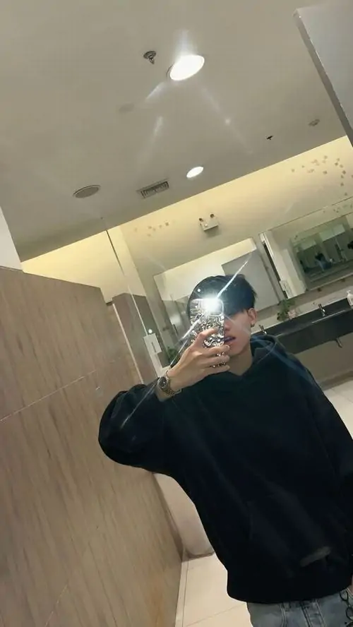 Tong hop anh trai dep 2k5 noi bat nho goc nghieng dep outfit gon va than thai tu tin 18