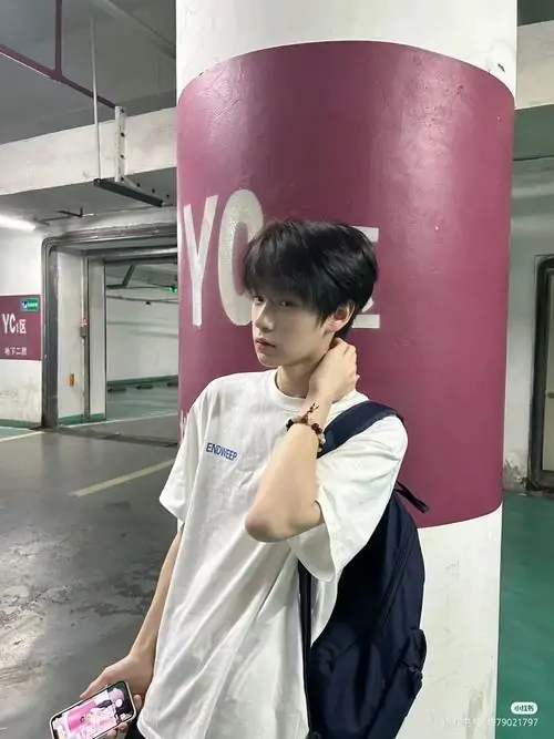 Tong hop anh trai dep 2k5 noi bat nho goc nghieng dep outfit gon va than thai tu tin 2