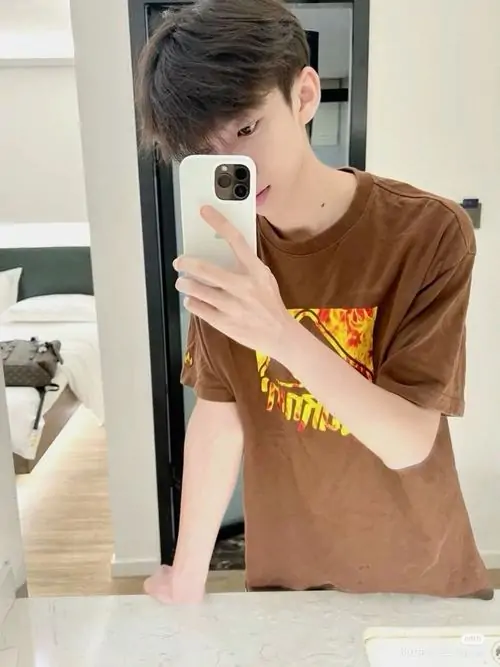 Tong hop anh trai dep 2k6 co visual sang outfit gon gang va than thai truong thanh vua du 7