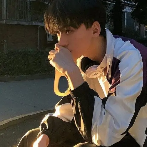 Trai dep 2k12 Gen Alpha co guong mat sang nu cuoi ngai va phong cach rat tu nhien 26