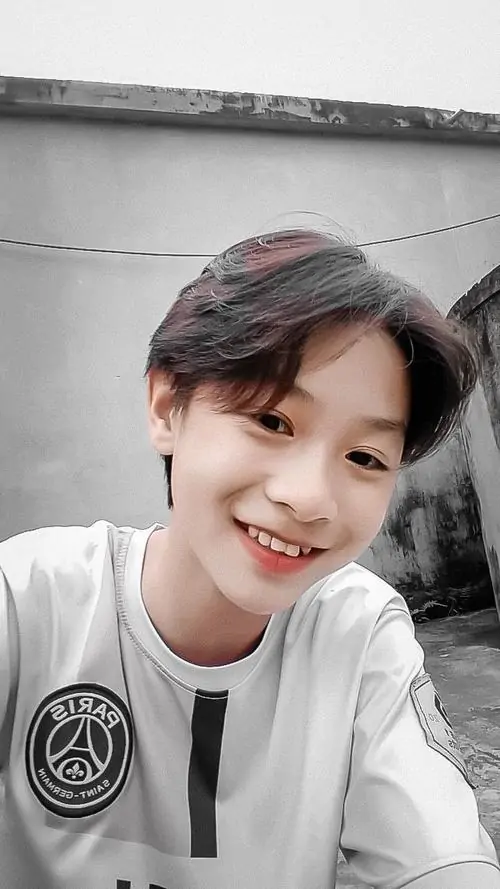 Trai dep K13 voi nu cuoi nho anh sang tu nhien va dang ve non tre nhung van co diem cuon 10