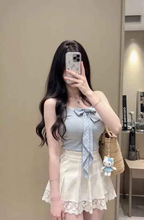 Tuyen tap anh nguoi dep mac vay trang ngan voi phom xoe mem bo vai gon va than thai cuon hut 13
