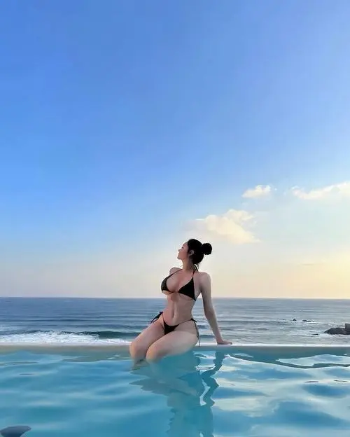 anh gai xinh mac bikini den huyen bi va cuon hut 11