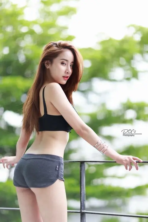 hinh anh gai dep mac bikini den tha dang ho boi 16