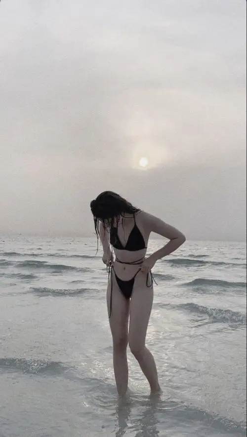 hinh anh gai dep mac bikini den tha dang ho boi 19
