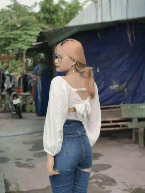 hinh anh gai xinh mac quan jean bo phong cach duong pho 5