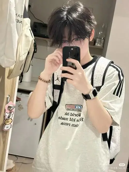 hinh anh trai dep mac vest lich lam sang trong 2