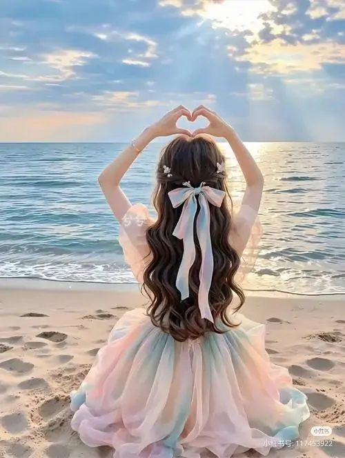 Ảnh profile TikTok ghi lại khoảnh khắc cô gái đứng trước bể kính thủy cung lớn ngắm nhìn đàn sứa biển phát sáng xanh lam lung linh huyền ảo.