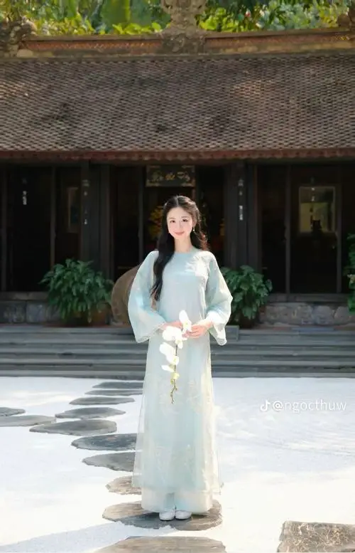 huong dan chup anh ao dai voi non la chuan bai 7