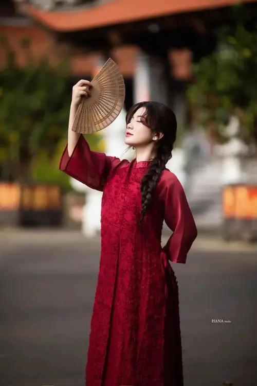 huong dan pose dang ao dai sen thanh lich 8