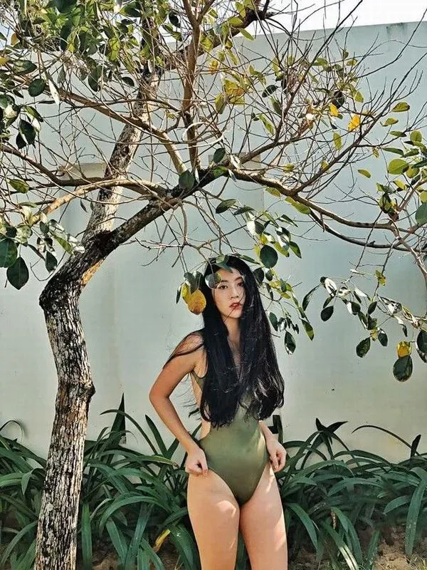 kha nhu mac bikini khoe vong eo con kien cuc chay 1
