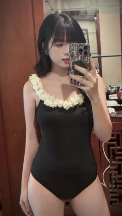 kham pha tiktoker tieu ngao bikini xinh tuoi 4