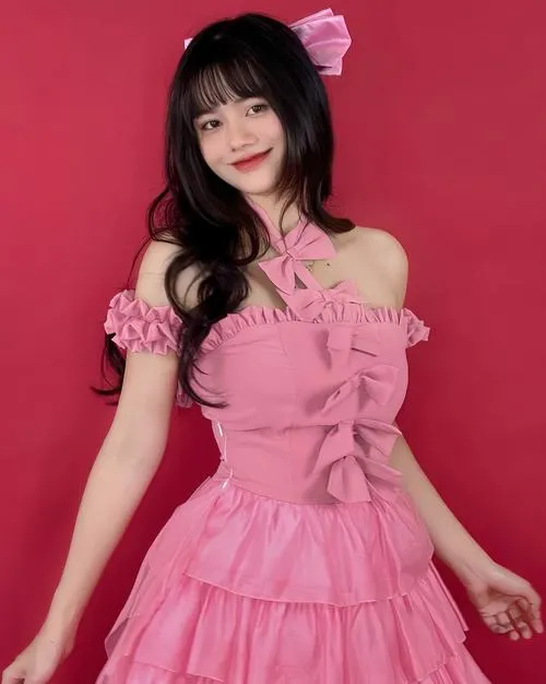 kham pha tiktoker tieu ngao bikini xinh tuoi 5