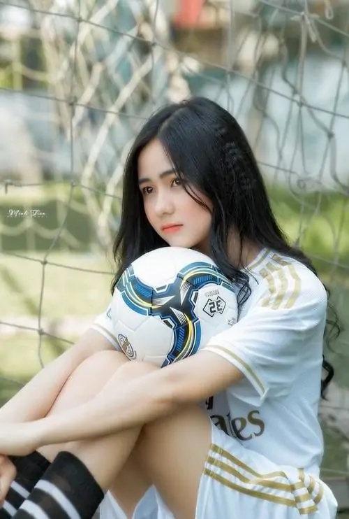 ngam nhung my nhan san co mac do the thao quyen ru 10