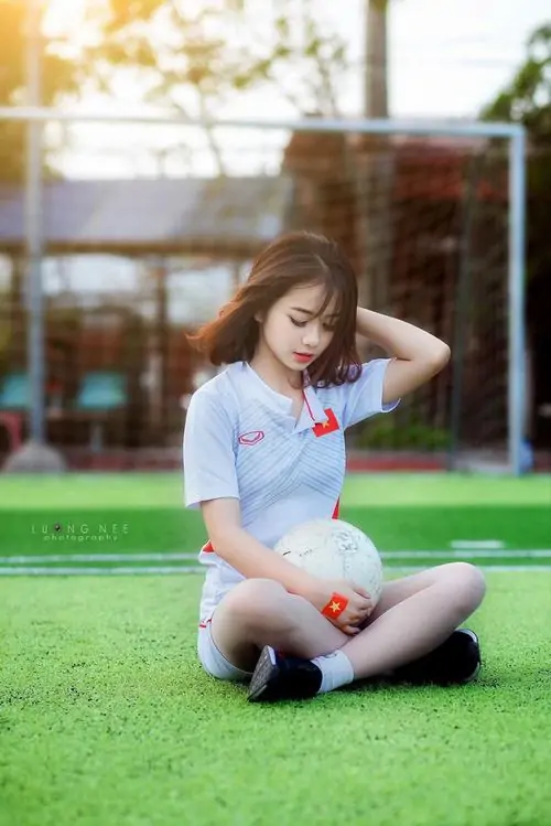 ngam nhung my nhan san co mac do the thao quyen ru 12
