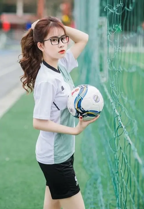 ngam nhung my nhan san co mac do the thao quyen ru 16