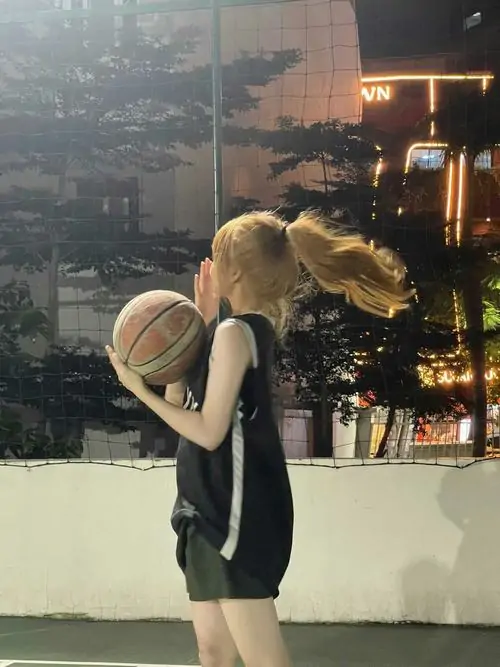 ngam nhung my nhan san co mac do the thao quyen ru 6