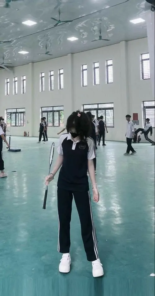 ngam nhung my nhan san co mac do the thao quyen ru 7