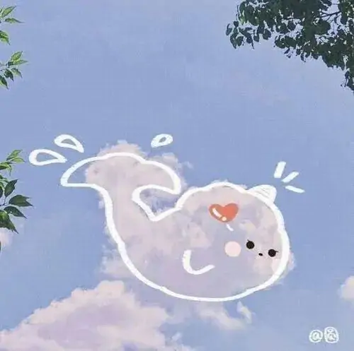 Hình profile bắt trọn bóng lưng thướt tha của cô gái mặc váy voan trắng đang dạo bước trên bãi cát mịn màng tràn ngập những tia nắng sớm