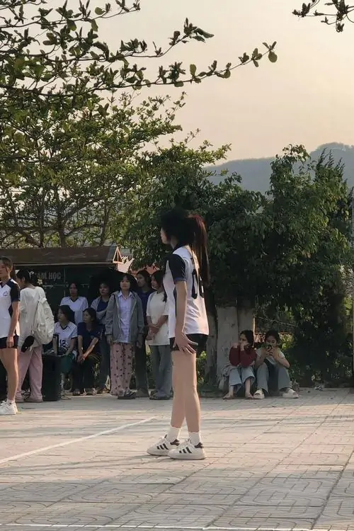 tuyen tap anh gai xinh mac ao bong da nong bong nhat 10